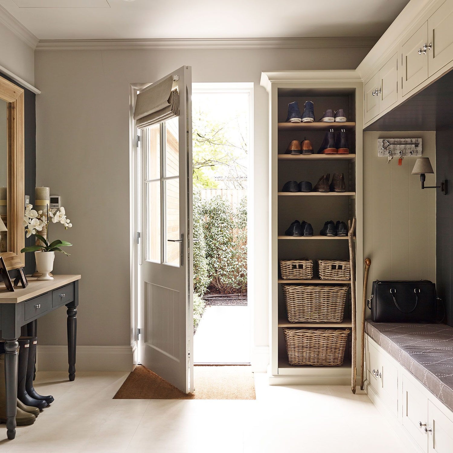 Closet & Entryway